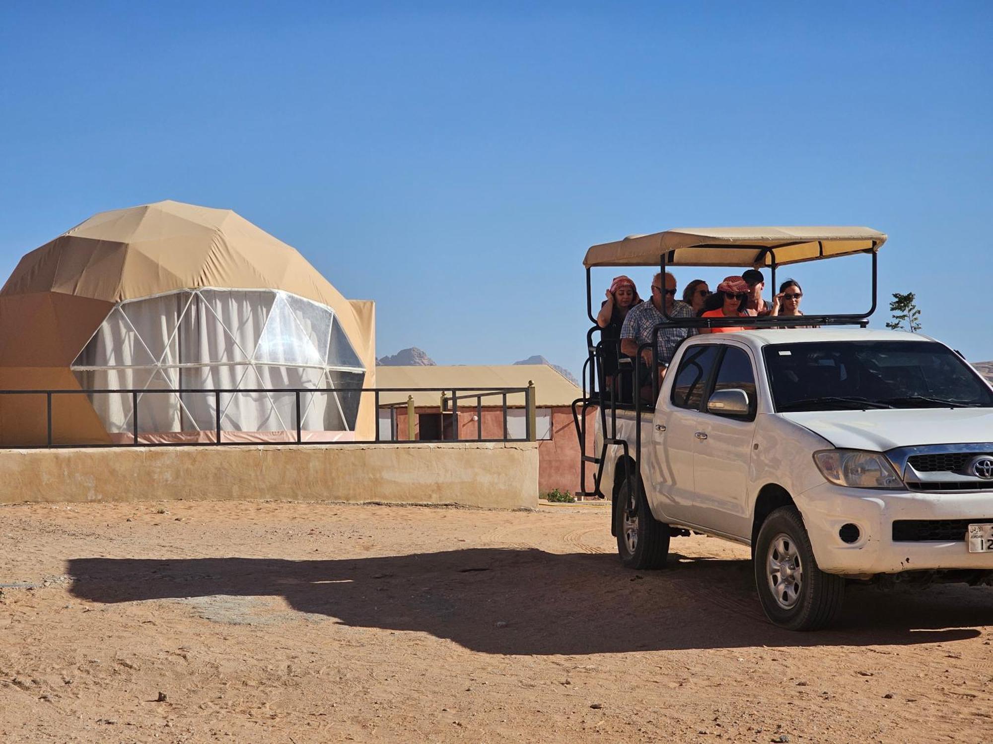 Sara Luxury Rum Camp Wadi Rum Buitenkant foto
